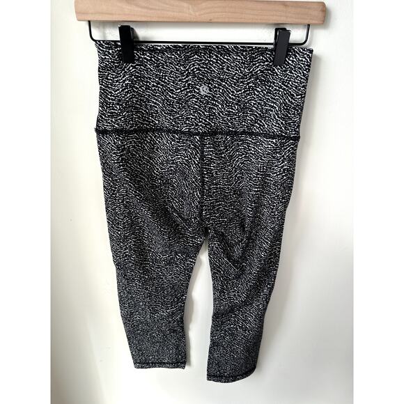 Lululemon Wunder Under Crop (Hi-Rise) 21" Size 6 - Picture 3 of 6